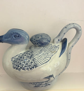 Blue & white Ceramic Duck Teapot w/lid 6" x 7.5"