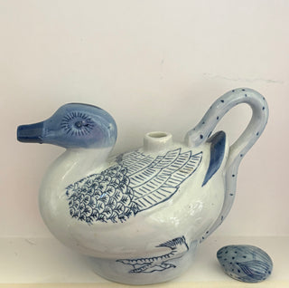 Blue & white Ceramic Duck Teapot w/lid 6" x 7.5"