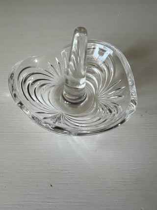 Crystal ring holder