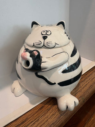 Vtg. Black & white fat cat holding fish ceramic teapot 4.5"
