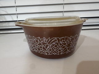 Vtg Pyrex Colonial Woodland - brown - w/lid