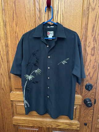 Men's Hilo Hattie Black with Green Palms Hawaiian Shirt Size Med