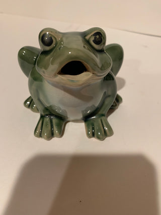 Vntg Greenbrier ceramic frog set/3