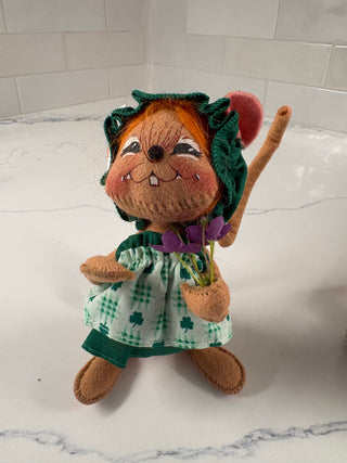 Vtg. (1999) Annalee Mobilitee St. Patrick's Day girl mouse 6"