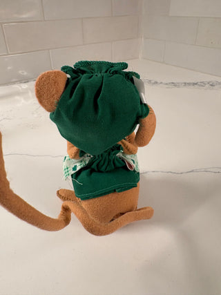 Vtg. (1999) Annalee Mobilitee St. Patrick's Day girl mouse 6"
