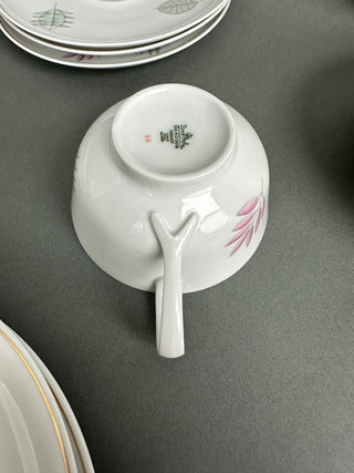 Mid-Century Modern Rosenthal Bunte Blätter "Colored Leaves" 19-Piece Partial China Set — Raymond Loewy Form E, Selb-Plössberg Germany, 1950s
