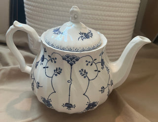 BLUE & WHITE DANISH "FINLANDIA" TEAPOT