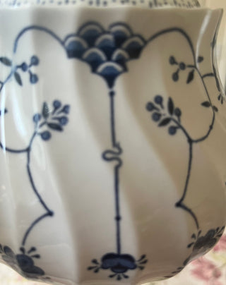 BLUE & WHITE DANISH "FINLANDIA" TEAPOT