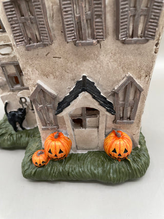 Haunted House w/Black Cat  LIGHTS UP