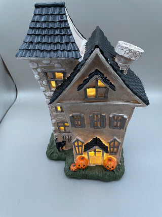 Haunted House w/Black Cat  LIGHTS UP