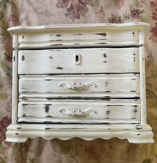 WHITE WOOD JEWELRY BOX