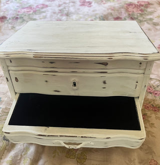 WHITE WOOD JEWELRY BOX