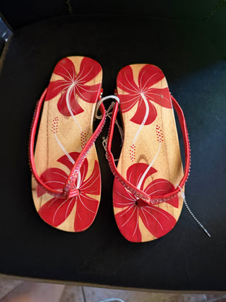 Hawaiian Red Hibiscus Wood Squined Thong Beach Flip Flops Size 7