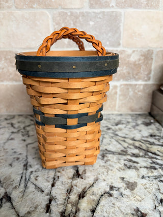 Vintage Collector's Club Longaberger Renewal 2001 Basket