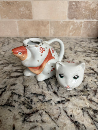 Vintage Chinese Porcelain "Lucky Cat" Creamer or Teapot