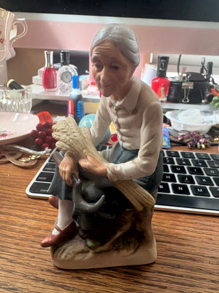 Vtg. (1950's) Original Arnart Creation - Old lady after working fields -6"
