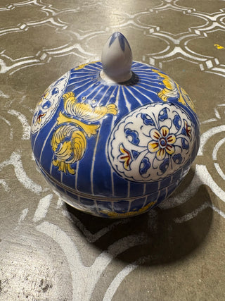 Vintage hand-painted Chinese porcelain ginger jar