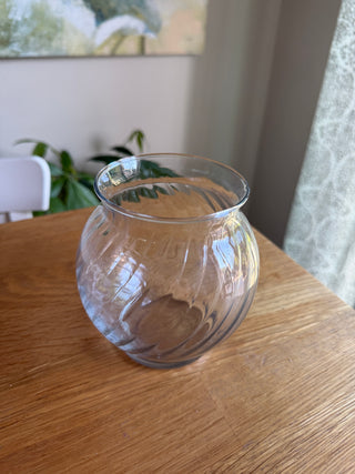 Glass Vase Ribbed (swirl)