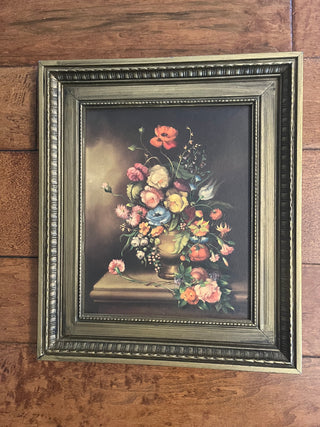 VINTAGE FLORAL STILL LIFE  IN GOLD FRAME