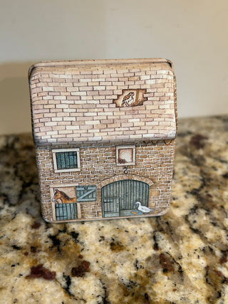 Mini English Barn House Tin