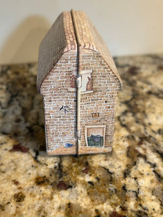 Mini English Barn House Tin