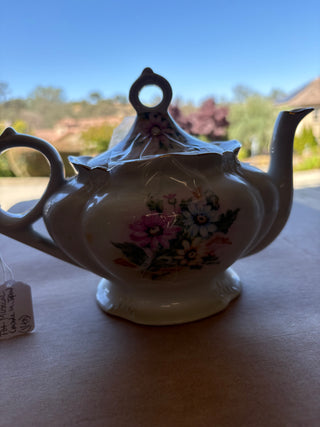 White w/flowers Simpson Porcelain Tea Pot - Musical, made in Japan
