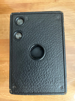 ANTIQUE KODAK BROWNIE CAMERA