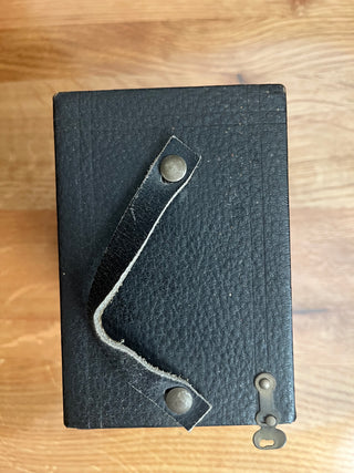 ANTIQUE KODAK BROWNIE CAMERA