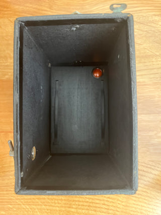 ANTIQUE KODAK BROWNIE CAMERA