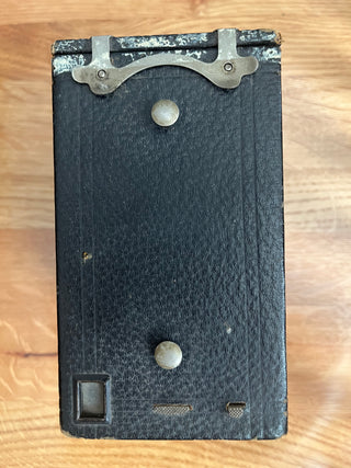 ANTIQUE KODAK BROWNIE CAMERA