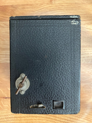 ANTIQUE KODAK BROWNIE CAMERA