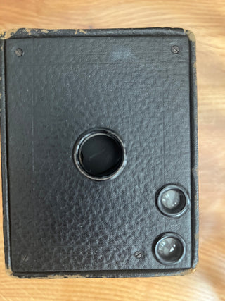 ANTIQUE KODAK BROWNIE CAMERA