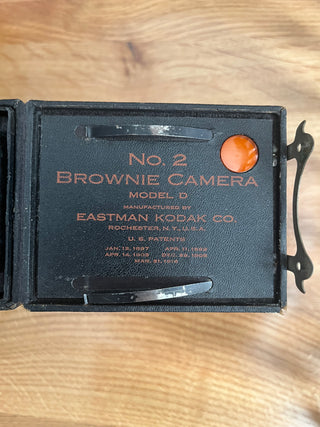 ANTIQUE KODAK BROWNIE CAMERA