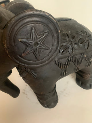 Vntg clay elephant coin bank black 7x9