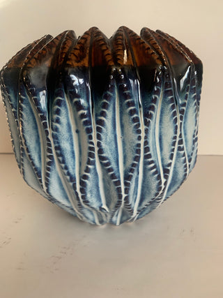 Stoneware wide vase jagged rim blue/brn 8x8.5