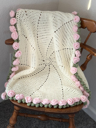31" Round Blanket Rose Bouquet