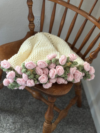 31" Round Blanket Rose Bouquet