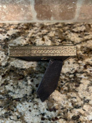 Vintage 3.25”x4.25” Gold Frame