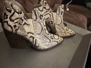 Vince Camuto Gradina Block Heel Women's Size 7.5 M  Snakeskin  Ankle Booties
