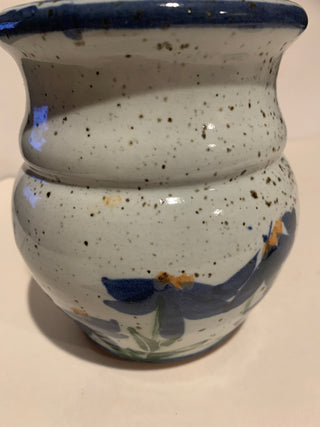 Vntg handmade lidded pottery crock 7.5”
