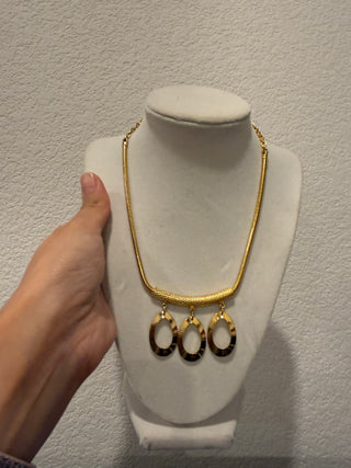 gold tone necklece