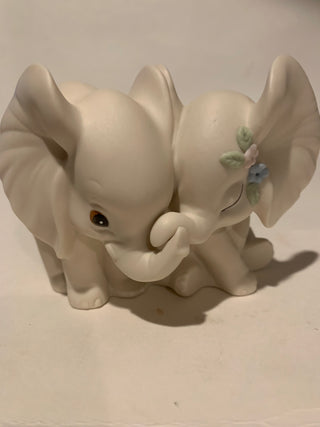 Vntg Homco porcelain Elephants in Love