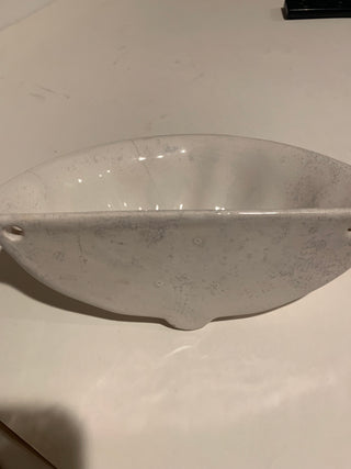 Vntg white ceramic wall pocket 4x9”