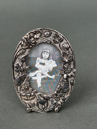 🌼Silver Scenes Celandine Flower Mini Oval Frame Solid Pewter Silver Plate 🌼