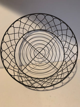 Vntg 13x23  Blk metal loop/petal bskt