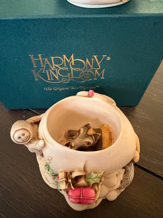 Vtg. Harmony Kingdom "Snowdonia Fields" lidded trinket box 4"