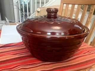 VINTAGE 1.5 QT ROUND COVERED CASSEROLE DISH