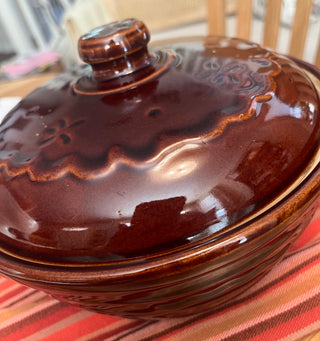 VINTAGE 1.5 QT ROUND COVERED CASSEROLE DISH