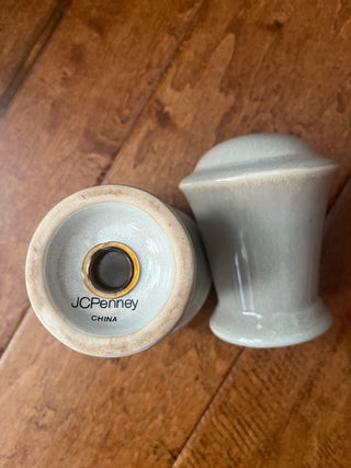 LARGE VINTAGE CERAMIC GREEN/GRAY SALT/PEPPER