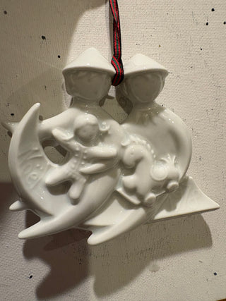 Vtg. 1978 Haviland, Limoges France porcelain ornament 4"
